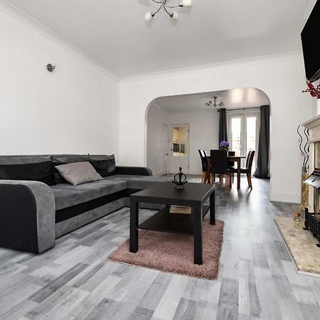 The White Rose Crown, Free Parking & Wifi, 10Beds Villa Colchester Luaran gambar