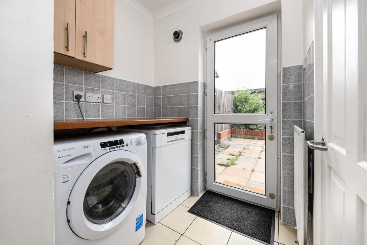 The White Rose Crown, Free Parking & Wifi, 10Beds Villa Colchester Luaran gambar