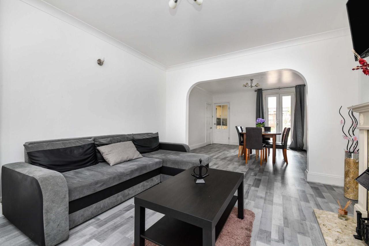 The White Rose Crown, Free Parking & Wifi, 10Beds Villa Colchester Luaran gambar