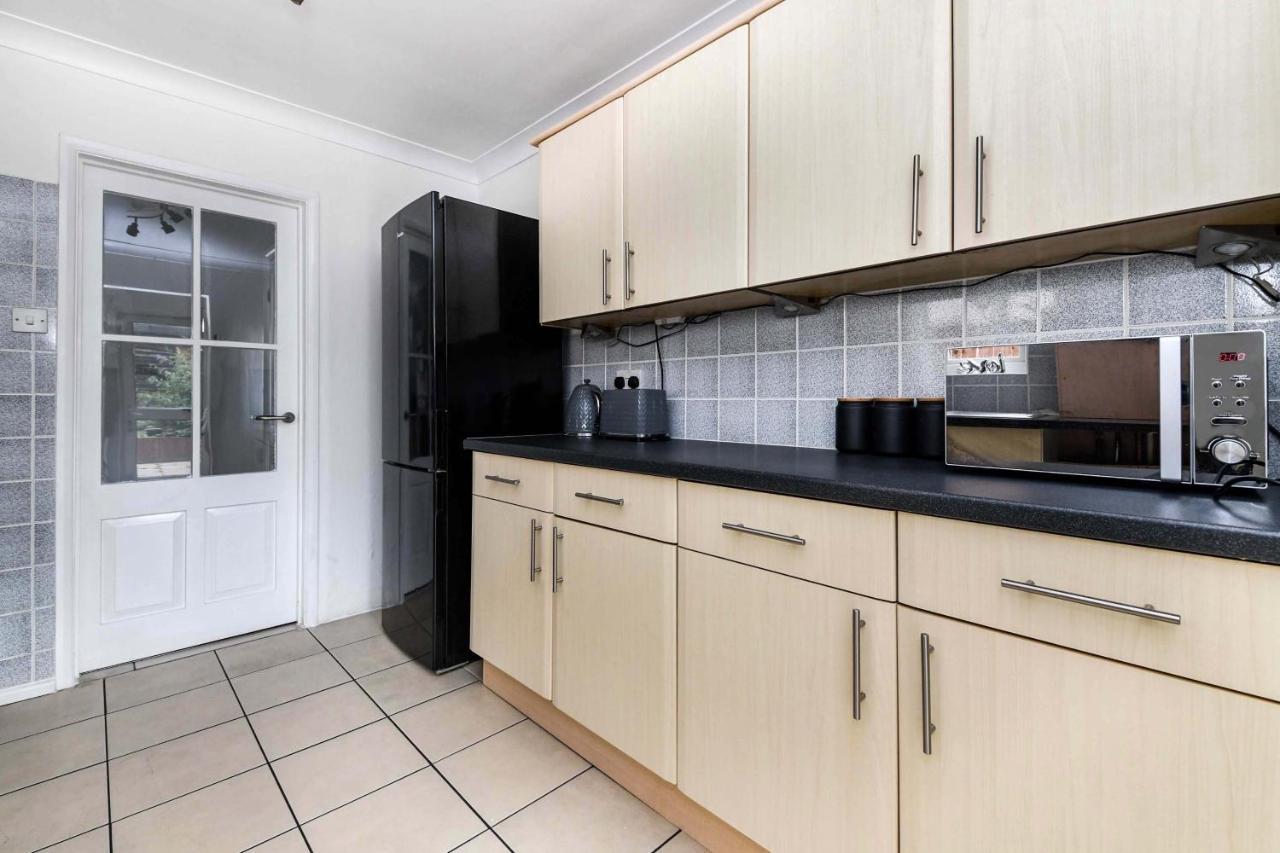 The White Rose Crown, Free Parking & Wifi, 10Beds Villa Colchester Luaran gambar