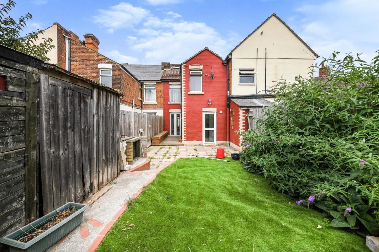 The White Rose Crown, Free Parking & Wifi, 10Beds Villa Colchester Luaran gambar